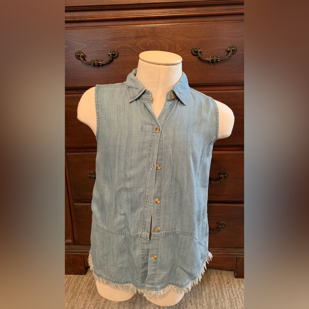 Chambray Button-Down Sleeveless Top With A Frayed… - image 1